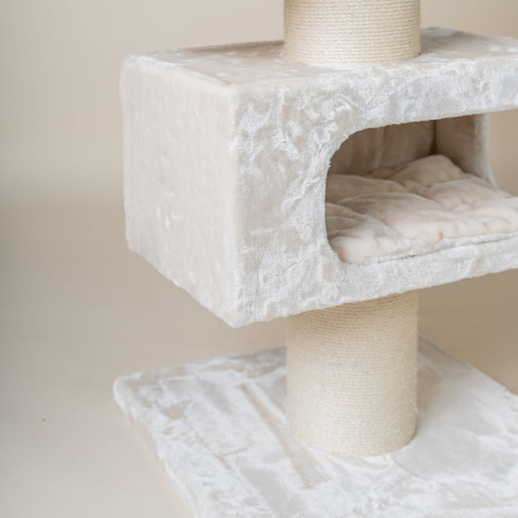 Playhouse Cream, Royalty Retreat 55 x 35 x 25 cm (incl. cushion)