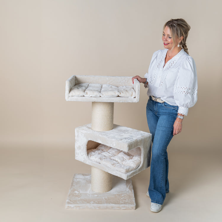 Cat Scratcher Maine Coon Lounge Retreat (Beige)