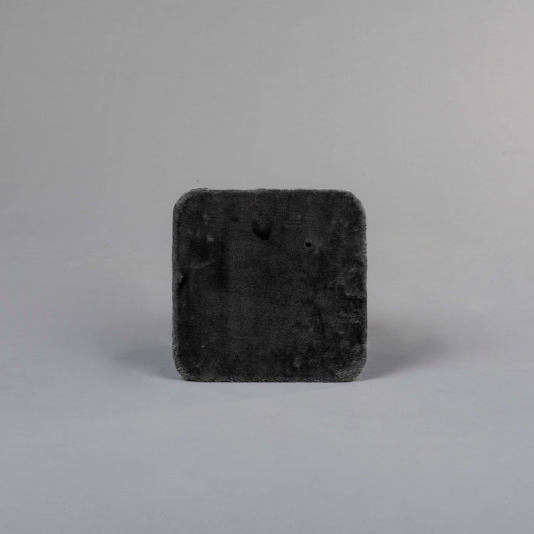 Middle Panel Dark Grey, Kilimandjaro & Cat Penthouse 36 x 36 cm