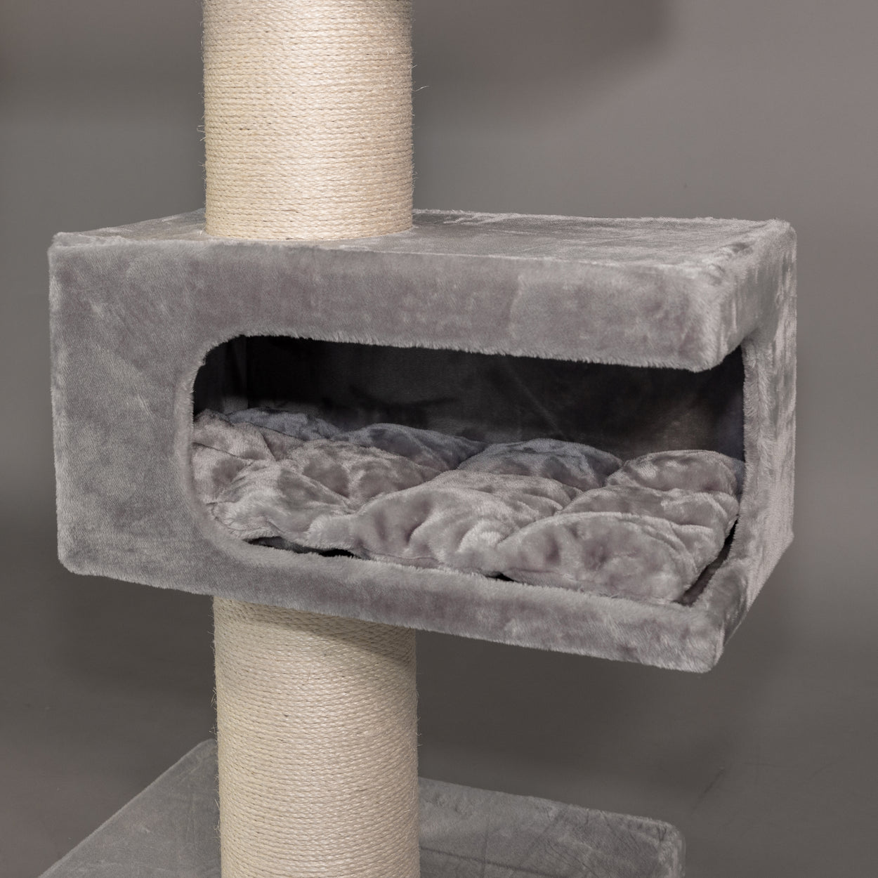 Cat Scratcher Maine Coon Lounge Retreat (Light Grey)