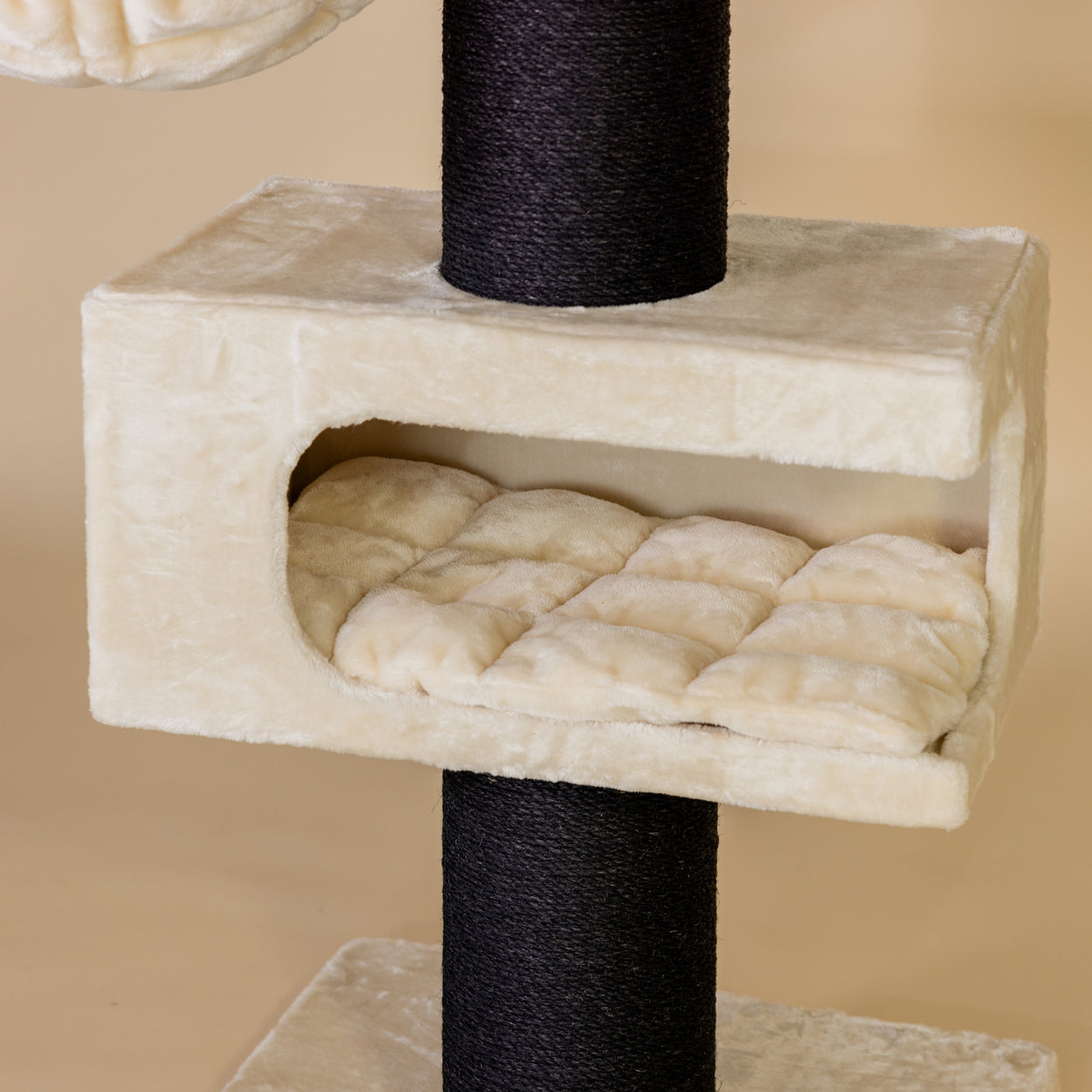 Cat Scratcher Royalty Retreat Blackline (Beige)