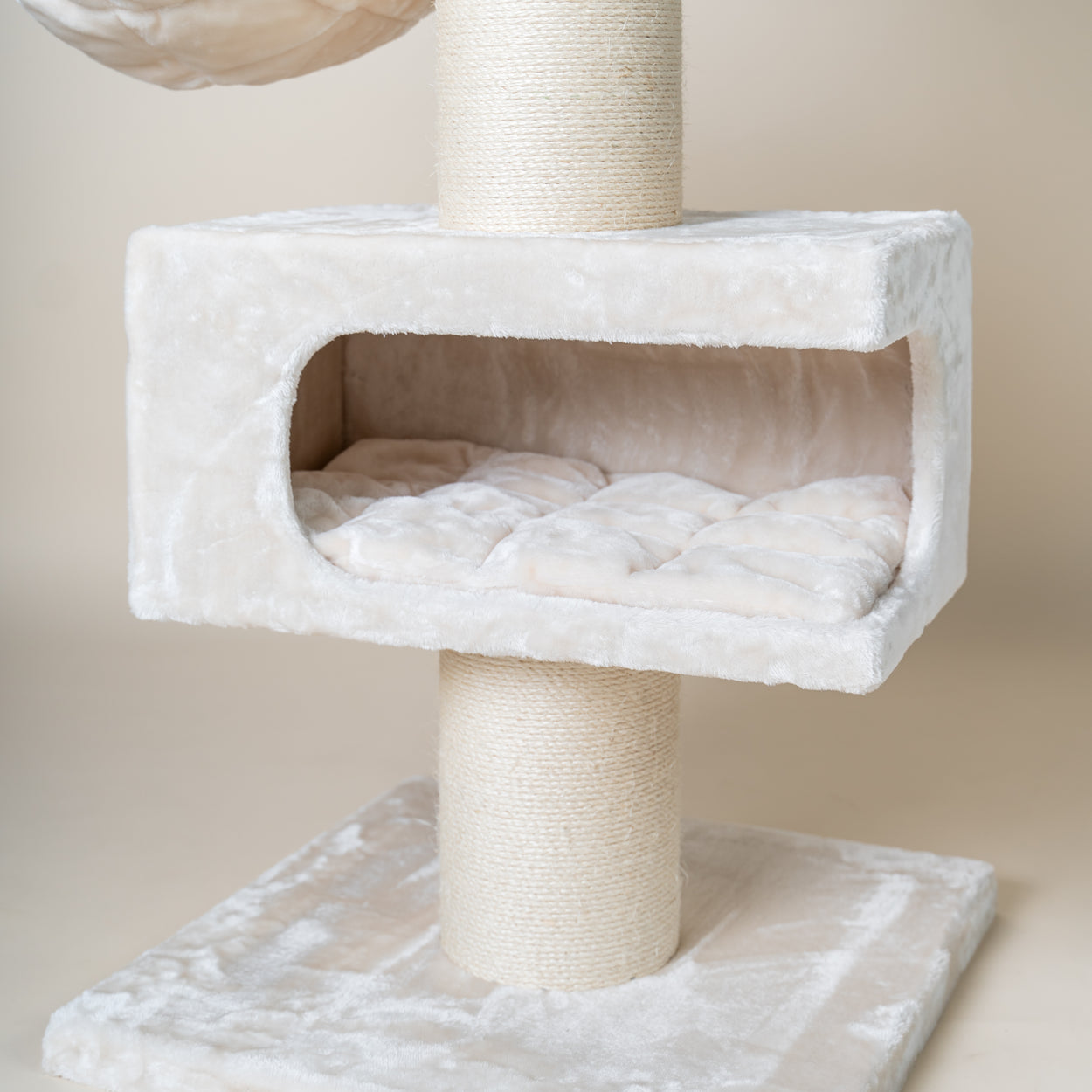 Cat Scratcher Royalty Retreat (Beige)
