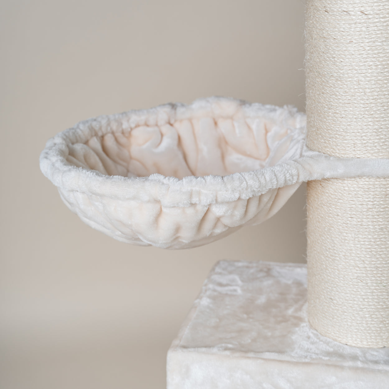 Cat Scratcher Royalty Retreat (Beige)