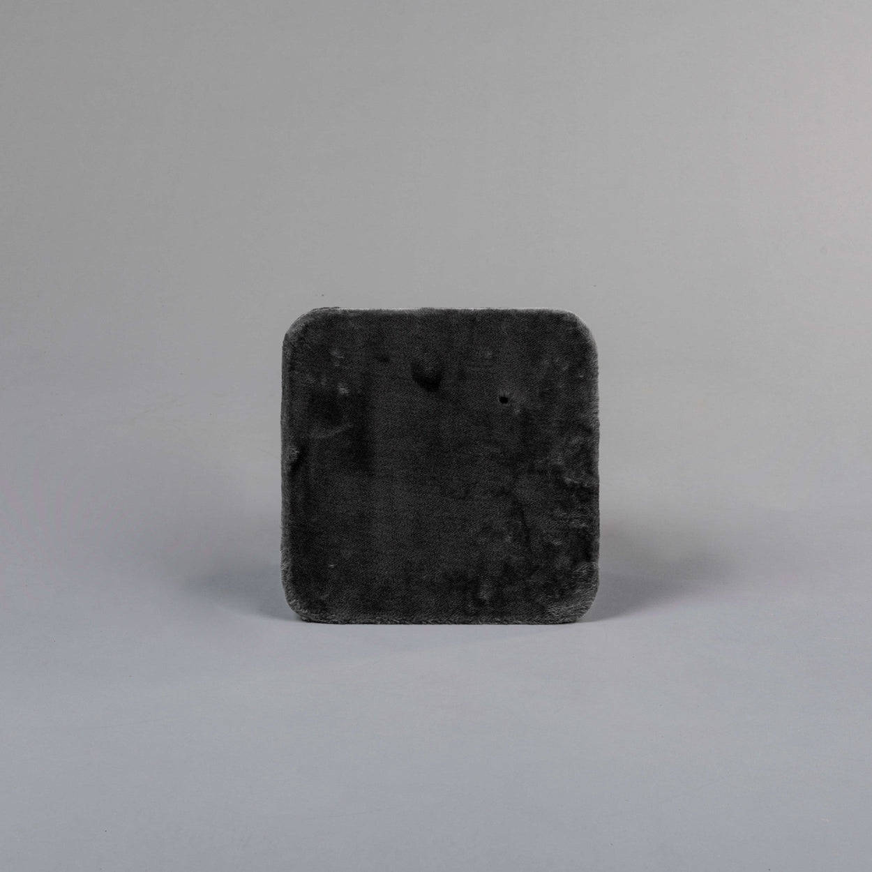 Middle Panel Dark Grey, Kilimandjaro & Cat Penthouse 36 x 36 cm